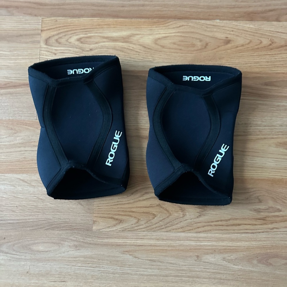 Rogue Black Neoprene Support Sleeves